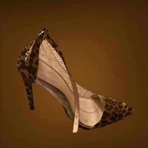 Cheetah print. Size: 8